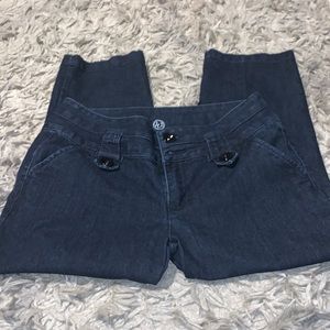 Super cute signature fit Capri casual